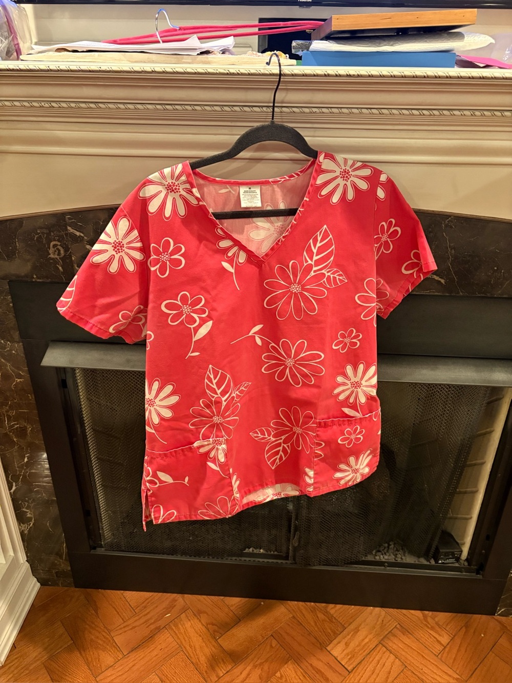 Hawaiian floral cherry vanilla V-neck scrub top women’s size medium